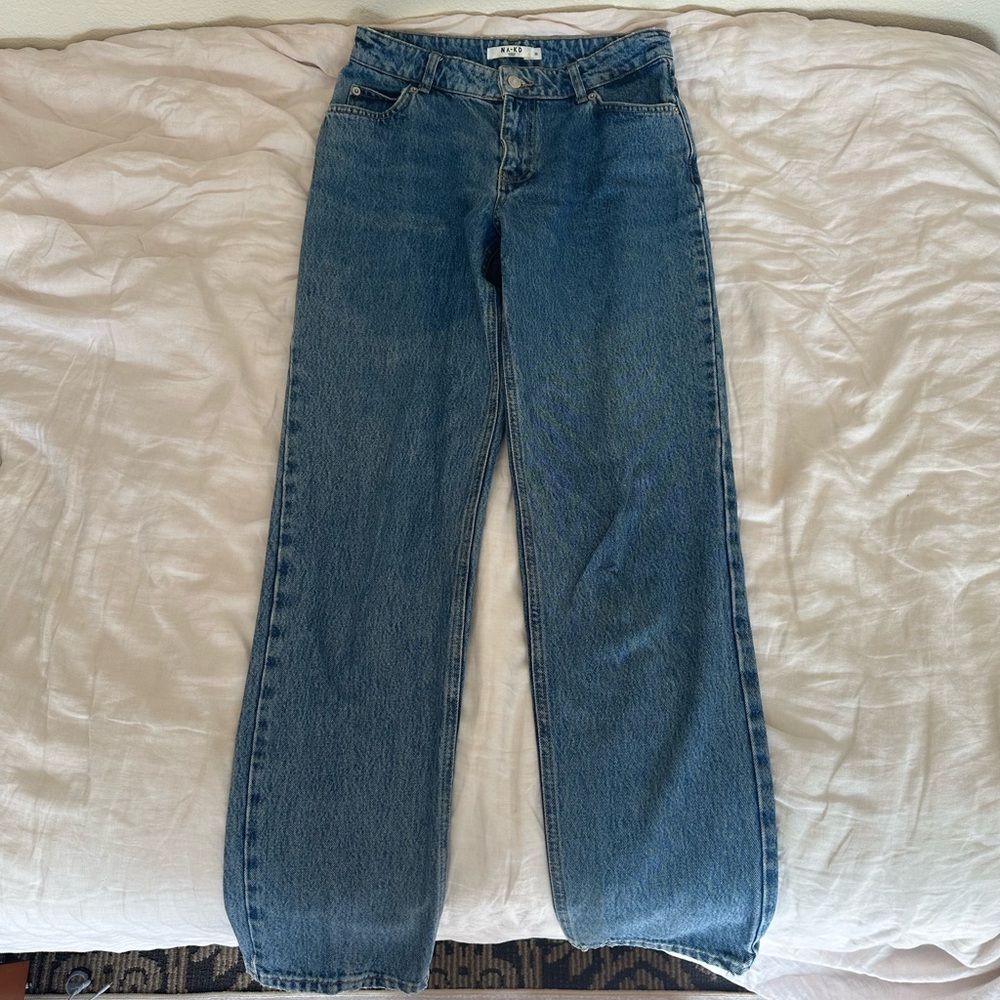 NA-KD midrise straight jeans